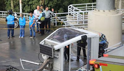 The collapse of a cable car in Colombia kills 1 person and injures 20