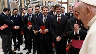 El Papa Francisco recibe al arzobispo de Sevilla, monseñor Saiz Meneses, y a los seminaristas