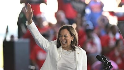 Kamala Harris shuts down pro-Palestinian heckler at Michigan rally