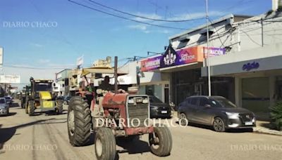 Productores realizaron tractorazo en protesta contra Milei