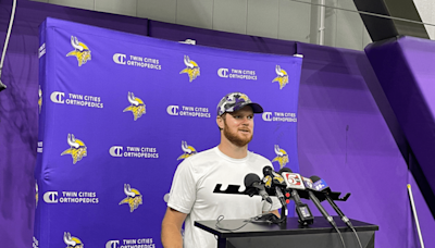 Sam Darnold comfortably leads Vikings first-team offense in OTAs