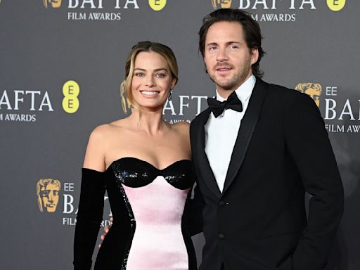 Margot Robbie enceinte : l’actrice dévoile son baby bump pour la première fois