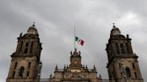 Por accidente hallan cajas con reliquias en la cúpula de la catedral de CDMX