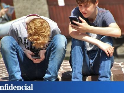 La Conselleria de Educación prohíbe el uso de móviles en colegios e institutos