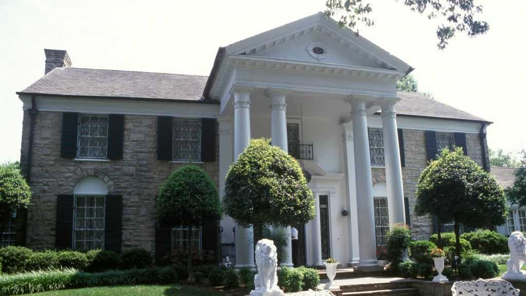 Graceland’s self-described scammer takes credit for attempted foreclosure sale of Elvis’ home