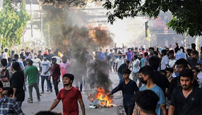 Bangladesh : 39 morts dans les violences, la TV d'État en feu, l'internet coupé