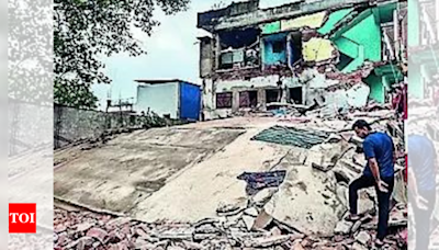 3 dead, 4 injured as building collapses near Deoghar shrine | India News - Times of India