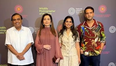 ‘Anand?’: Mukesh Ambani’s sweet gesture for damaad Anand Piramal at quick photo session with Nita Ambani, Isha Ambani