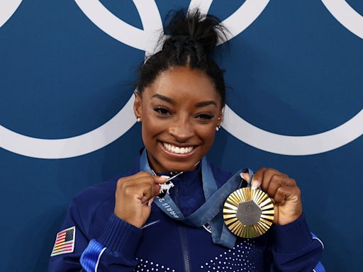 Simone Biles wins gold, pulls out GOAT necklace with 546 diamonds in it