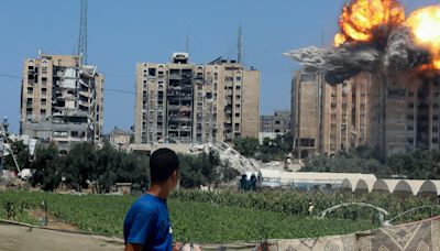 Israel kills dozens as it steps up Gaza bombardment