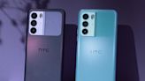 HTC 新手機正面照流出！改用曲面螢幕、保留 3.5mm 耳機孔 - 自由電子報 3C科技