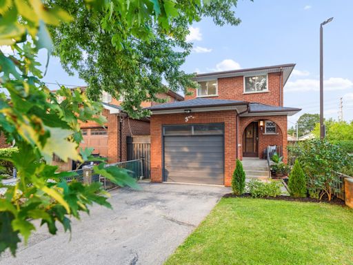 Etobicoke house counters busy location with sub-$1-million price tag