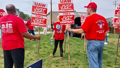 Thomas Built Buses workers prepare to strike, says the company can afford better pay