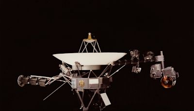 Nasa engineers bring Voyager 1 back to life after interstellar glitch