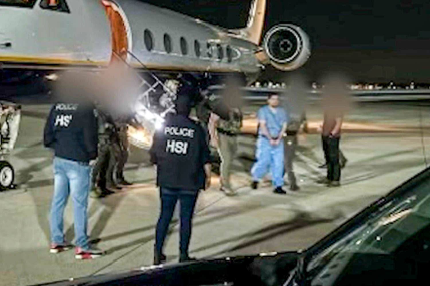 Did one Mexican drug lord trick or force another into boarding a plane to Texas to be arrested?