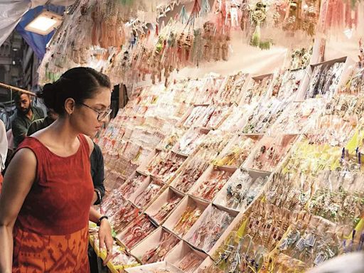 Celebrating bonds: City markets buzz with Rakshabandhan preparations | Bengali Movie News - Times of India