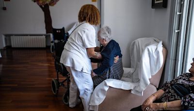 La patronal de los geriátricos catalanes viaja a Colombia para contratar a enfermeras