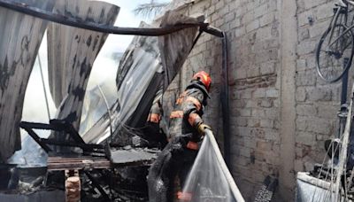 Incendio en Zapopan: Desalojan bodega de colchones por incendio en el municipio