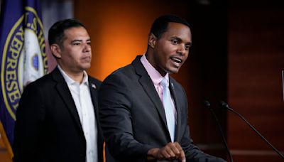 US Rep. Ritchie Torres calls on Mayor Adams to shut down ‘open-air drug market’ in South Bronx