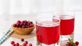 ¿Realmente se previenen las infecciones urinarias con jugo de cranberry? Esto dice la ciencia