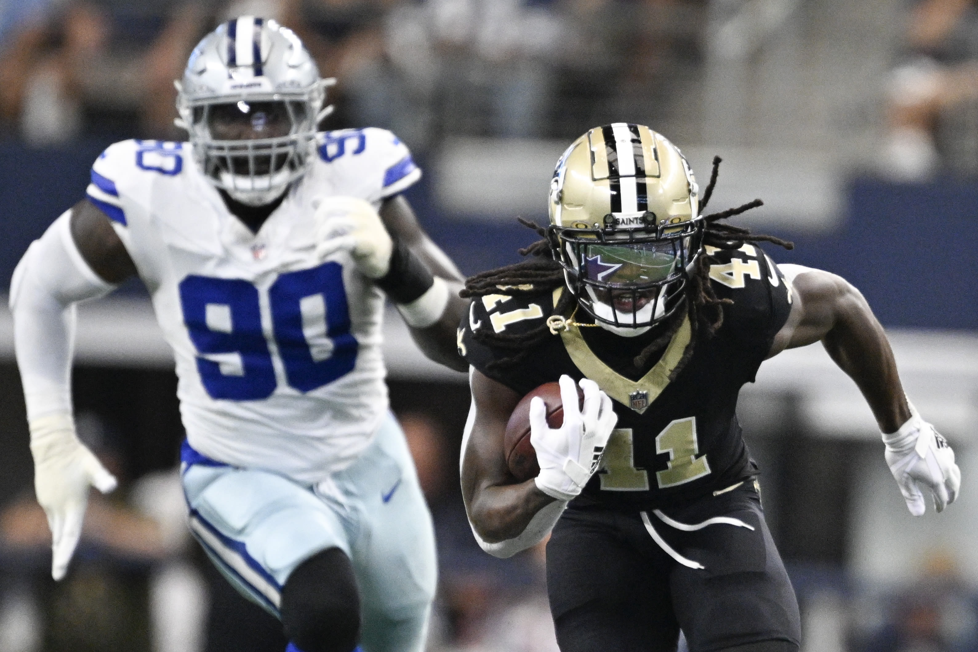 Kamara scores 4 TDs, Saints end Cowboys' 16-game home streak in regular season with 44-19 win