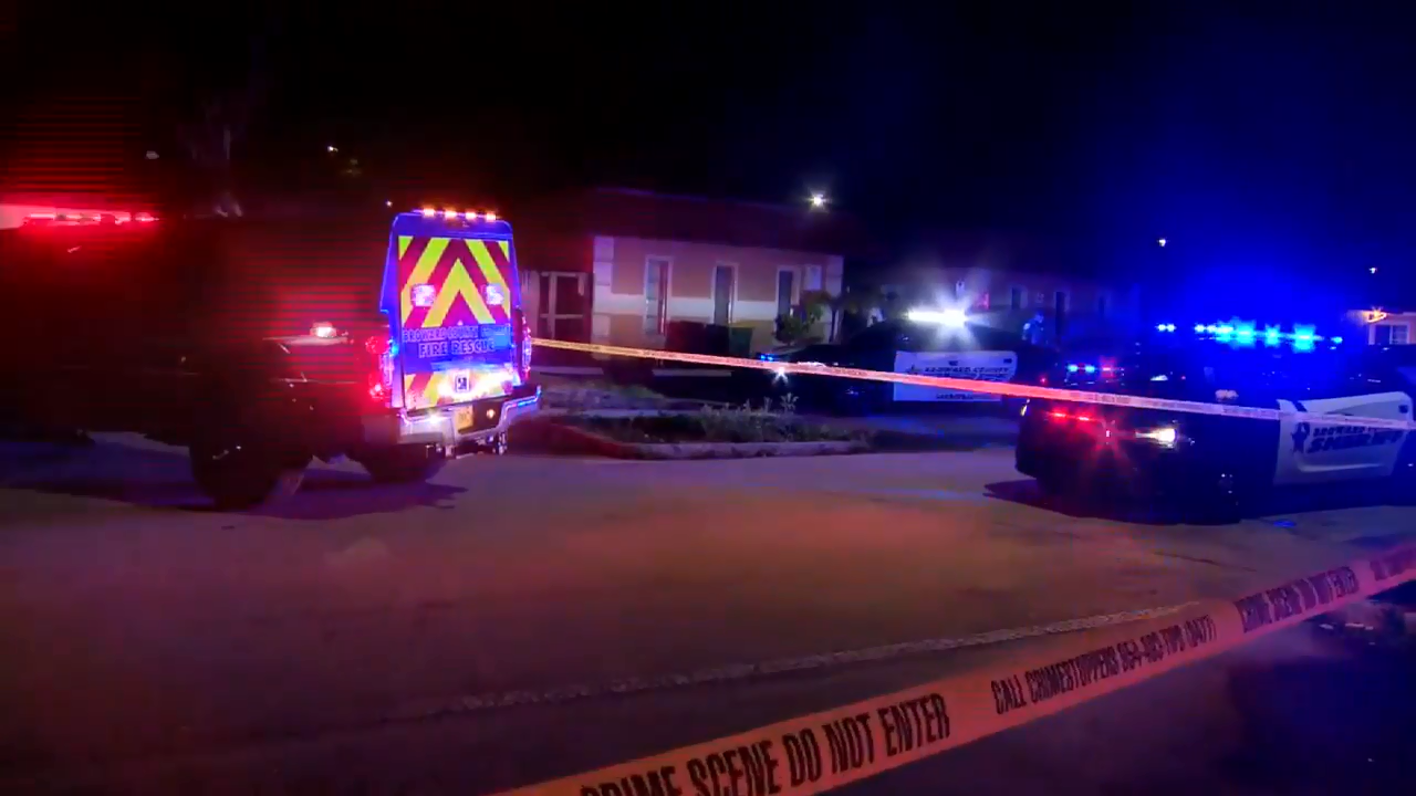 Shooting in Lauderdale Lakes leaves teen dead, another injured; shooter on the loose - WSVN 7News | Miami News, Weather, Sports | Fort Lauderdale