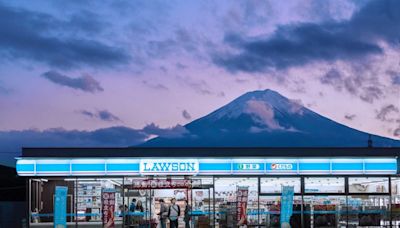 遊客搶拍富士山生亂象 居民出招遮美景