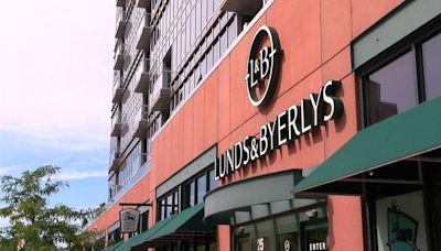 Downtown St. Paul's only remaining grocery store, Lunds & Byerlys, cuts hours