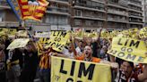 La protesta contra Lim no vacía Mestalla, pero merma la asistencia y acaba en carga policial