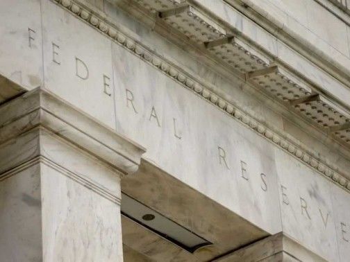 Mantiene Fed sus tasas, pero apunta a una baja en septiembre