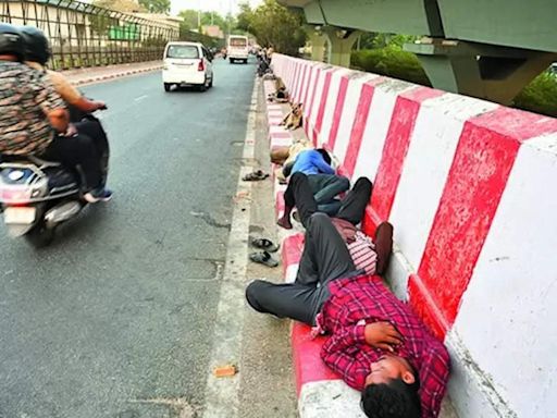 Struggle of Homeless People in Delhi's Summer Heat | Delhi News - Times of India