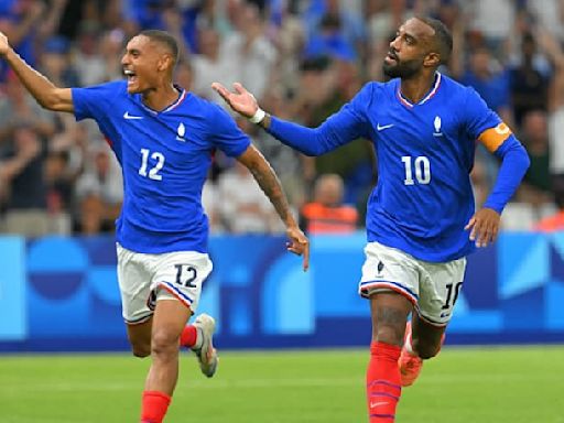 JO 2024 (football): pourquoi le coq n’apparaît pas sur les maillots des Bleues et des Bleuets