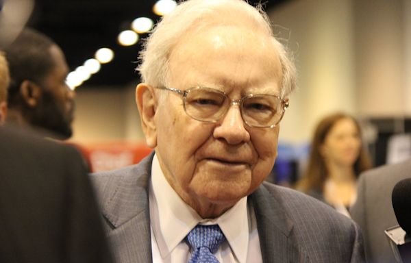 Meet the 8 Phenomenal Stocks Warren Buffett Plans to Hold Forever