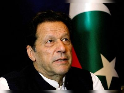 Former Pak PM Imran Khan, wife Bushra Bibi remanded for one more week in fresh Toshakhana case - CNBC TV18