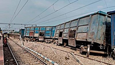 Jharkhand: 2 wagons of goods train derail near Bokaro, 15 trains diverted