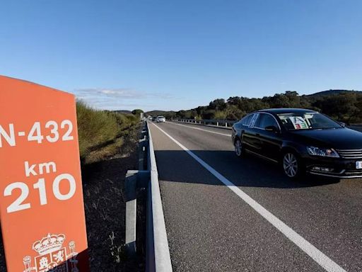 Casanueva acusa al Gobierno de "mentir" y "no mover un sólo papel" para la conversión de la N-432 en autovía