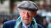 Preocupación por Ian McKellen, actor de “El señor de los anillos”: sufrió un accidente y quedó internado