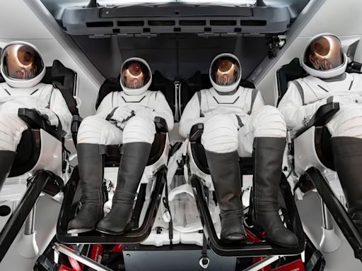 SpaceX revela seu 1º traje para astronauta passear no espaço