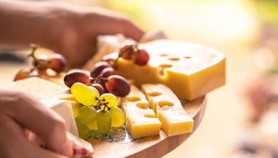 Científicos descubren una increíble y desconocida propiedad del queso para tu salud - La Tercera