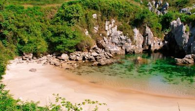 Las 10 playas más curiosas de España: de la playa de las Fuentes a la de las Palomitas