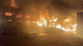 台南佳里塑膠工廠暗夜大火 破百消防員救援3000平方公尺廠房