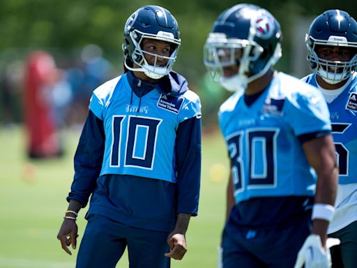 DeAndre Hopkins has high praise for Titans’ revamped WRs room