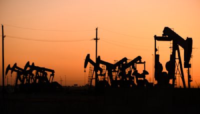 Foreign mutual funds and ETFs sold $5B in Canadian energy stocks amid oil volatility: CIBC