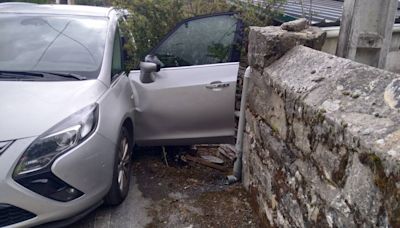Trasladada una mujer de 55 años al hospital de León tras quedar atrapada bajo su vehículo en San Miguel de Arganza
