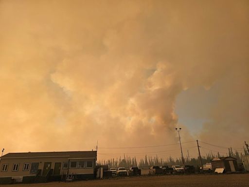 So far, wildfire kept from advancing into Fort Good Hope, N.W.T.