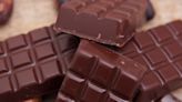 ¿Cuáles son los beneficios y los riesgos de comer chocolate?