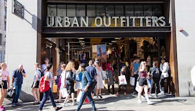 Urban Outfitters Stock Soars On Earnings Surprise, Eyes Early Entry