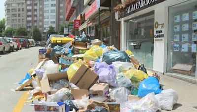 La basura sigue acumulada en las calles de A Coruña: el ayuntamiento denunciará la huelga ante la Fiscalía