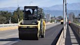 VIDEO. Las obras sobre el puente Lucas Córdoba podrían concluir hoy: miles de bandeños cruzan caminando