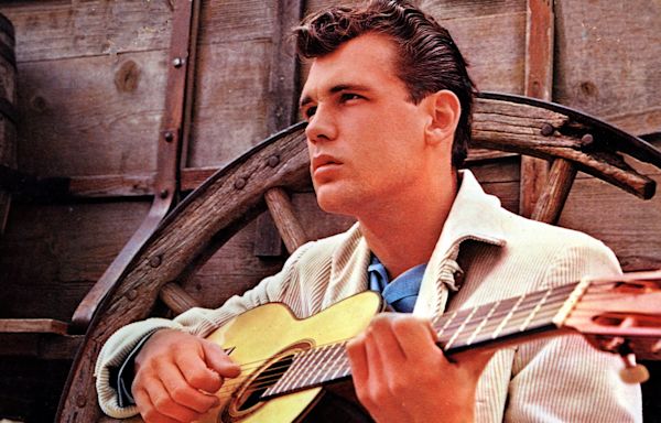 Duane Eddy Dies: Influential ‘Rebel Rouser’ & ‘Peter Gunn’ Guitarist Was 86